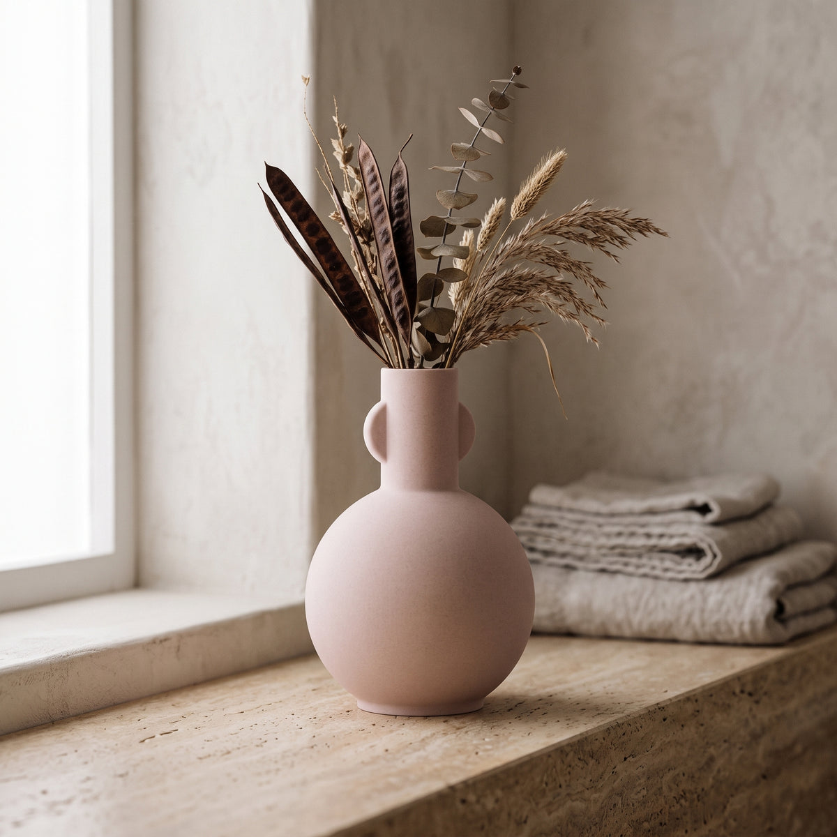 Nessa - Bolvormige Taps Sculpturale Moderne Vaas — sfeer (bloesem-1455145_bloesem__20260928T170503Z)