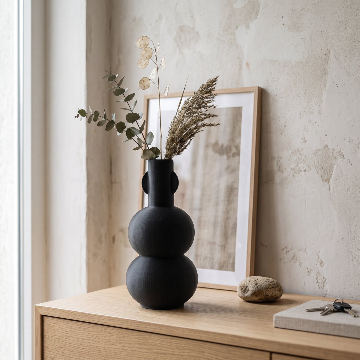 Zelma - Gestapelde Bolvormige Sculpturale Vaas — sfeer (zwart-1456121_zwart__20260928T170445Z)