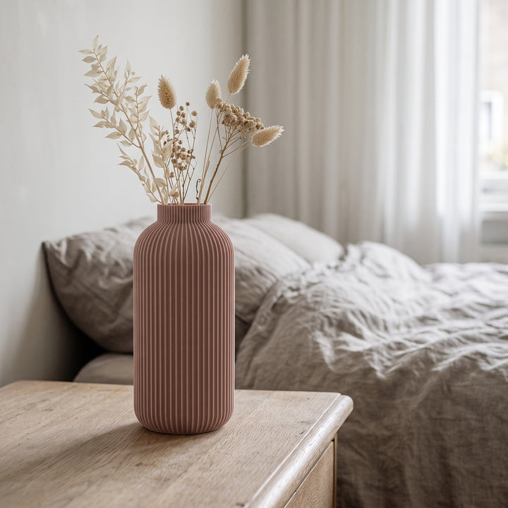 Maren - Verticaal Geribbelde Gestroomlijnde Minimalistische Vaas — sfeer (bloesem)
