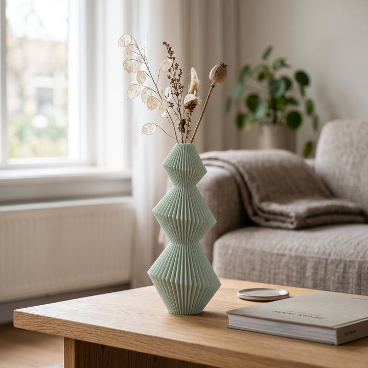 Sera - Gefacetteerde Zandloper Geometrische Vaas — sfeer (salie)