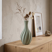 Lumi - Spiraal Geribbelde Sculpturale Design Vaas — sfeer (salie)