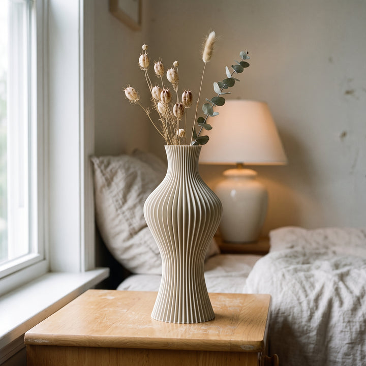 Flint - Gegroefde Sculpturale Moderne Vaas — sfeer (creme)