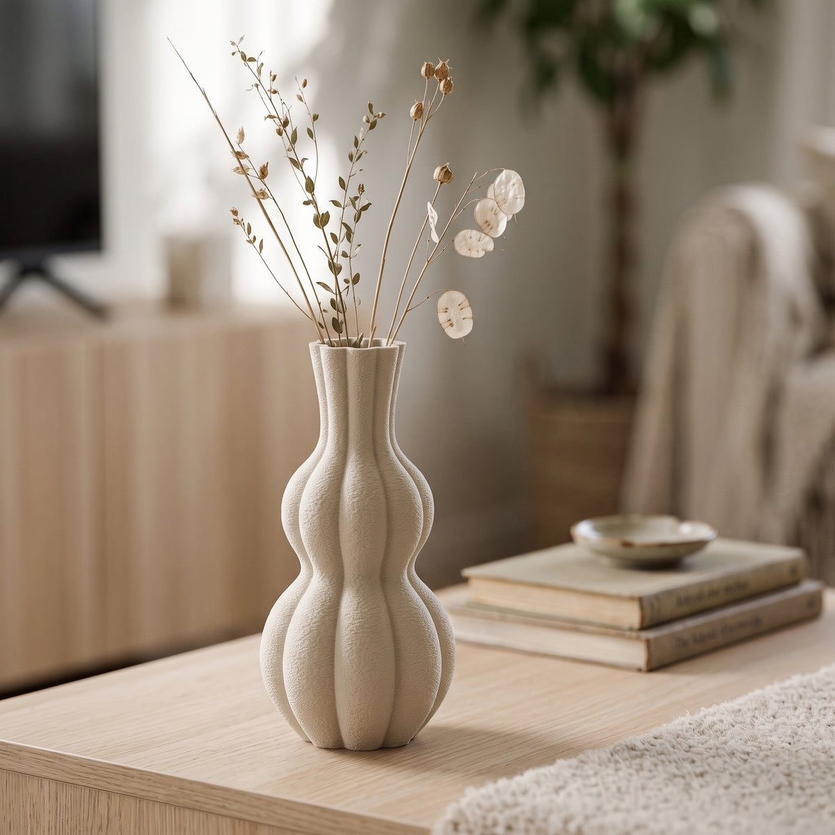 Ember - Geribbelde Organische Sculpturale Vaas — sfeer (creme-1543975_creme__20260928T161908Z)